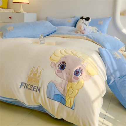 91家纺网 家纺一手货源 找家纺 （总）灰鲸 2025新款牛奶绒大版贴布绣四件套