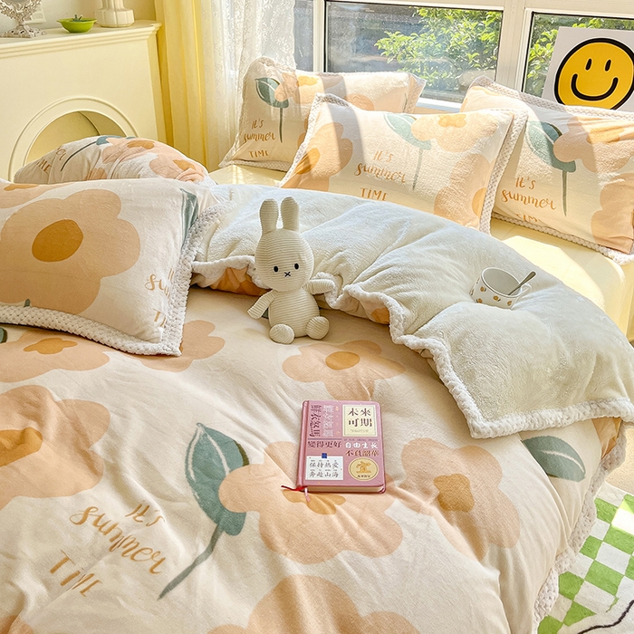 91家纺网 家纺一手货源 找家纺 琪格格纺织 2024新款印花A牛奶绒B兔兔绒大包边四件套 微雨  牛奶绒大包边