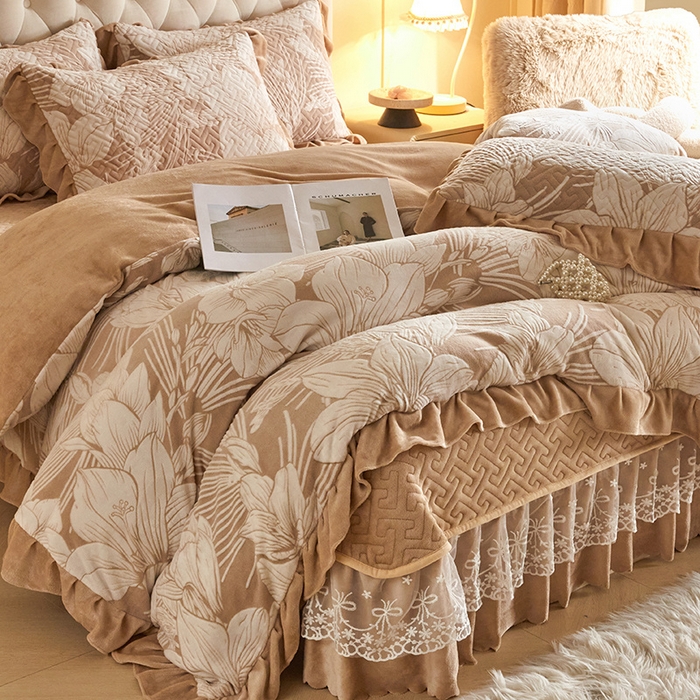 91家纺网 家纺一手货源 找家纺 畅畅家纺 2024新款11斤高克重新款韩版烂花牛奶绒床盖四件套系列 幽兰-咖