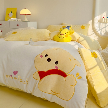 91家纺网 家纺一手货源 找家纺 （总）灰鲸 2025新款牛奶绒大版贴布绣四件套