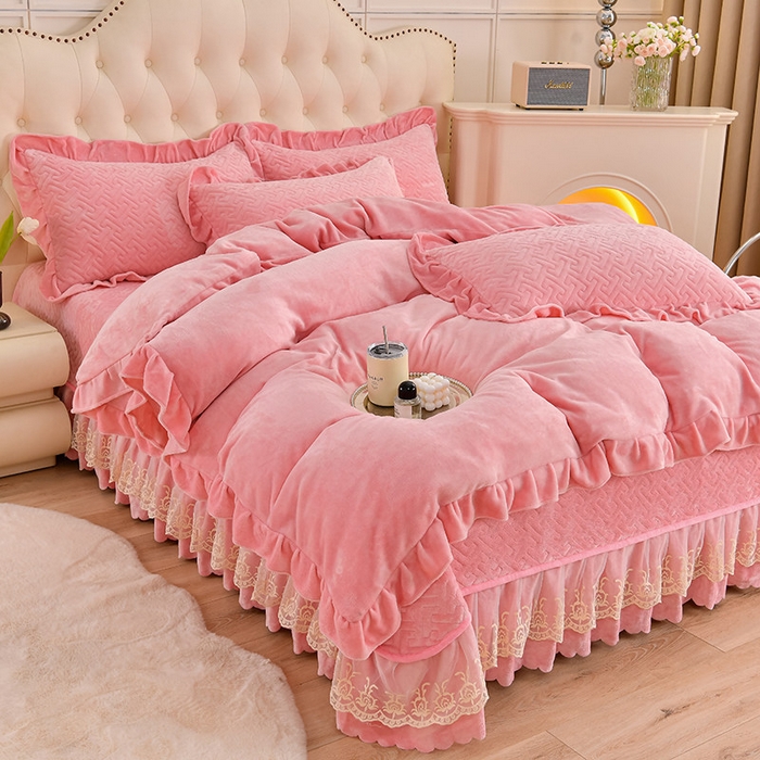 91家纺网 家纺一手货源 找家纺 畅畅家纺 2024新款简约纯色牛奶绒夹棉床盖四件套 倾城-桃粉