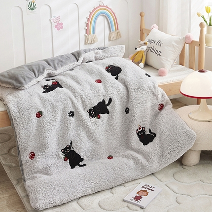 丝涟家居 2025新款羊羔绒牛奶绒毛巾绣儿童脱卸被子 趣味猫咪