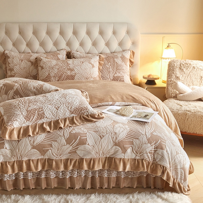 91家纺网 家纺一手货源 找家纺 畅畅家纺 2024新款11斤高克重新款韩版烂花牛奶绒床盖四件套系列 幽兰-咖