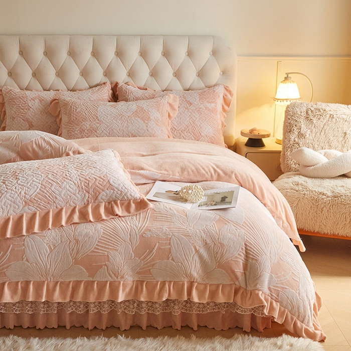 91家纺网 家纺一手货源 找家纺 畅畅家纺 2024新款11斤高克重新款韩版烂花牛奶绒床盖四件套系列 幽兰-粉玉