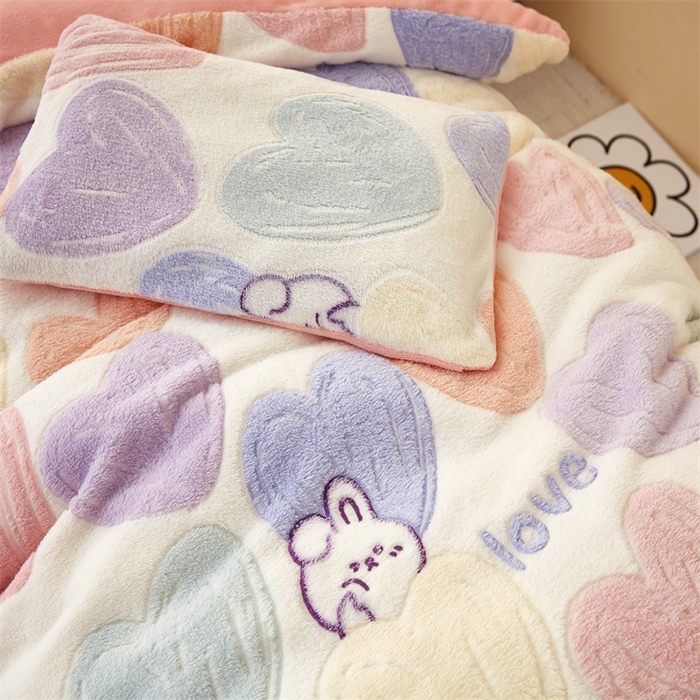 91家纺网 家纺一手货源 找家纺 丝涟家居 2025新款A类雪花绒牛奶绒儿童多功能可拆卸盖毯被 爱心兔