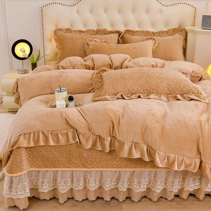 91家纺网 家纺一手货源 找家纺 畅畅家纺 2024新款简约纯色牛奶绒夹棉床盖四件套 倾城-卡其