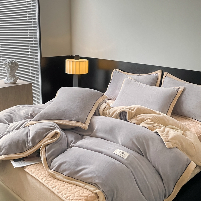 91家纺网 家纺一手货源 找家纺 欧邦 新款纯色双拼牛奶绒夹棉床笠四件套 浅灰+卡其