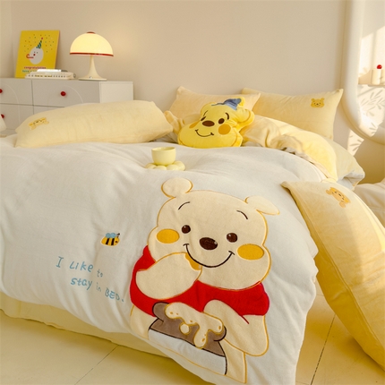 91家纺网 家纺一手货源 找家纺 （总）灰鲸 2025新款牛奶绒大版贴布绣四件套