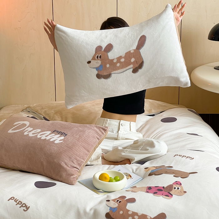 91家纺网 家纺一手货源 找家纺 圆岛 2024新款秋冬大版牛奶绒230全消光系列四件套 波点腊肠