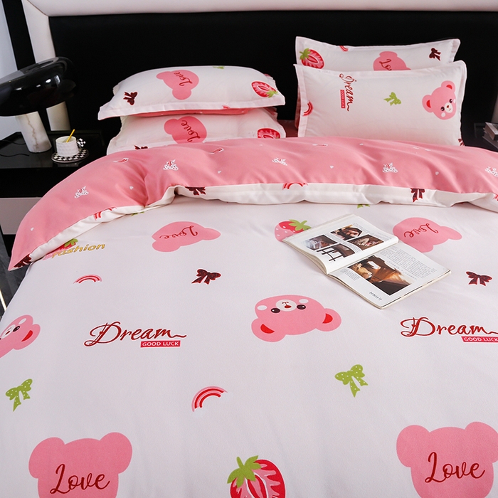 91家纺网 家纺一手货源 找家纺 新品2025年加厚磨毛植物羊绒四件套床笠款 草莓小熊