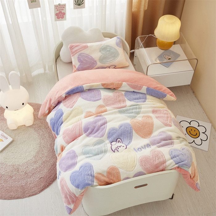 91家纺网 家纺一手货源 找家纺 丝涟家居 2025新款A类雪花绒牛奶绒儿童多功能可拆卸盖毯被 爱心兔