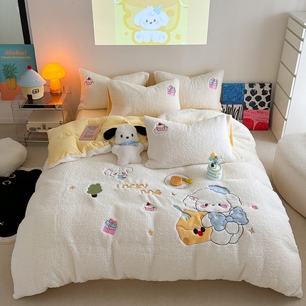 91家纺网 家纺一手货源 找家纺 眠屿家纺 2024新款羊羔绒贴布绣四件套 奶酪狗