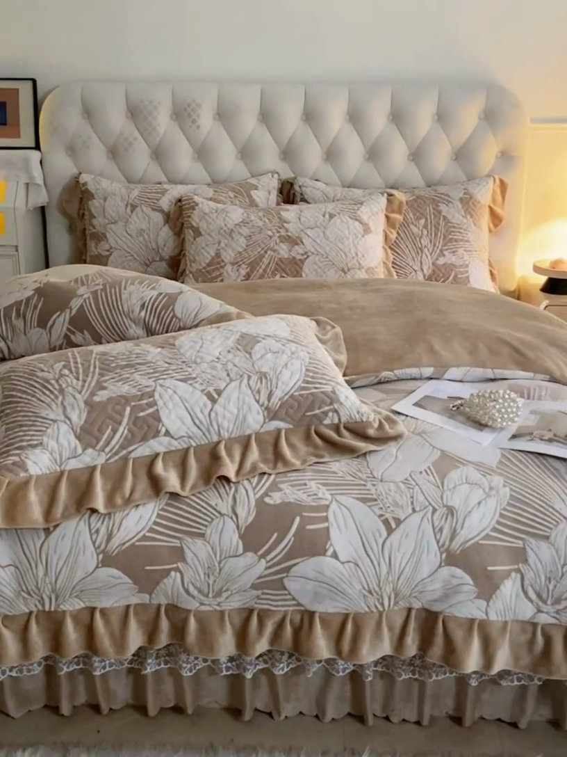 91家纺网 家纺一手货源 找家纺 畅畅家纺 2024新款11斤高克重新款韩版烂花牛奶绒床盖四件套系列 幽兰-咖