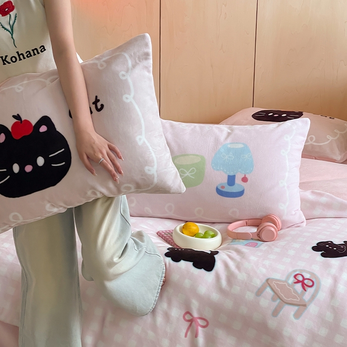 91家纺网 家纺一手货源 找家纺 圆岛 2024新款秋冬大版牛奶绒230全消光系列四件套 假日小咪