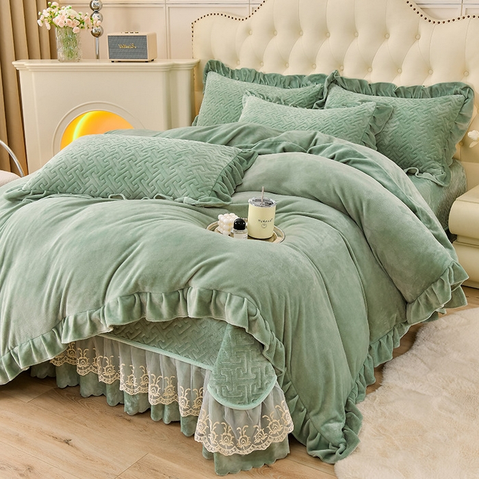 91家纺网 家纺一手货源 找家纺 畅畅家纺 2024新款简约纯色牛奶绒夹棉床盖四件套 倾城-松石绿