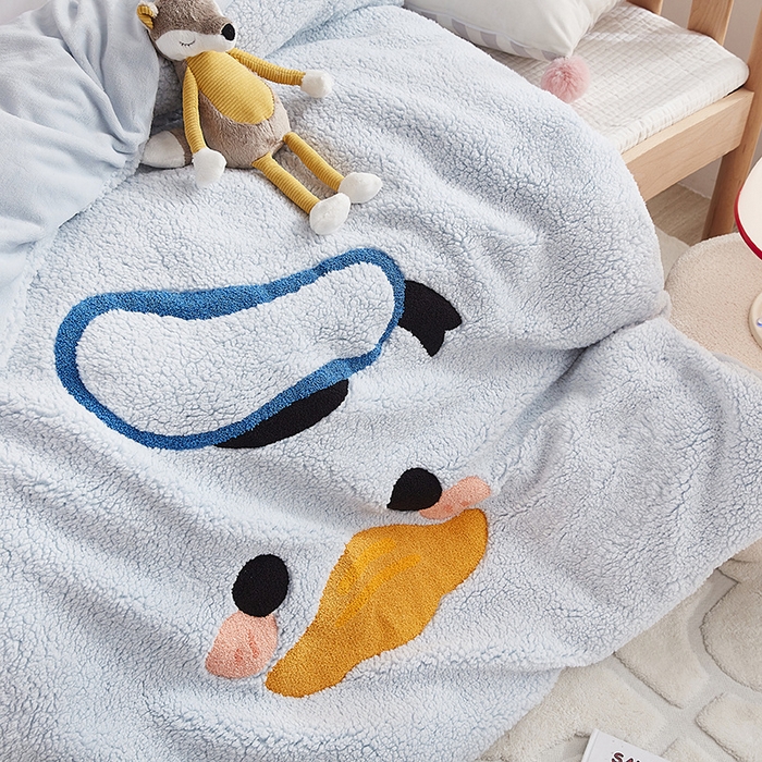 91家纺网 家纺一手货源 找家纺 丝涟家居 2025新款羊羔绒牛奶绒毛巾绣儿童脱卸被子 快乐鸭
