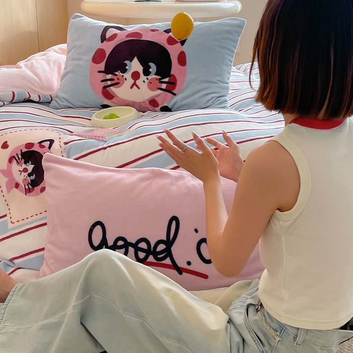 91家纺网 家纺一手货源 找家纺 圆岛 2024新款秋冬大版牛奶绒230全消光系列四件套 小奶猫