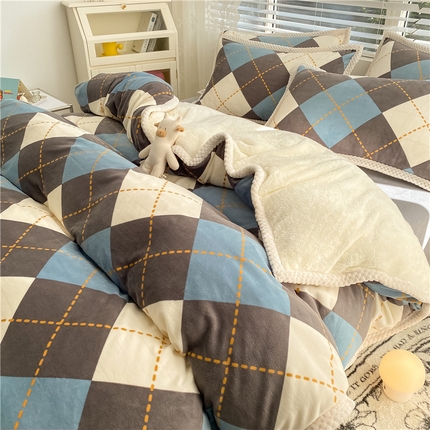 91家纺网 家纺一手货源 找家纺 琪格格纺织 2024新款印花A牛奶绒B兔兔绒大包边四件套 菱形空间-牛奶绒大包边