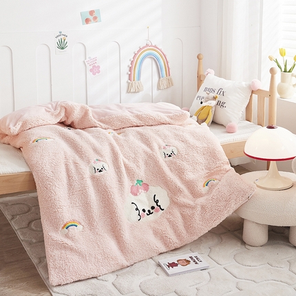 91家纺网 家纺一手货源 找家纺 丝涟家居 2025新款羊羔绒牛奶绒毛巾绣儿童脱卸被子 快乐小狗