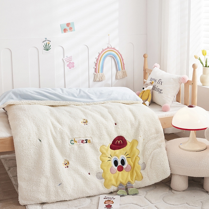 91家纺网 家纺一手货源 找家纺 丝涟家居 2025新款羊羔绒牛奶绒卡通刺绣儿童脱卸被子 饼干队长