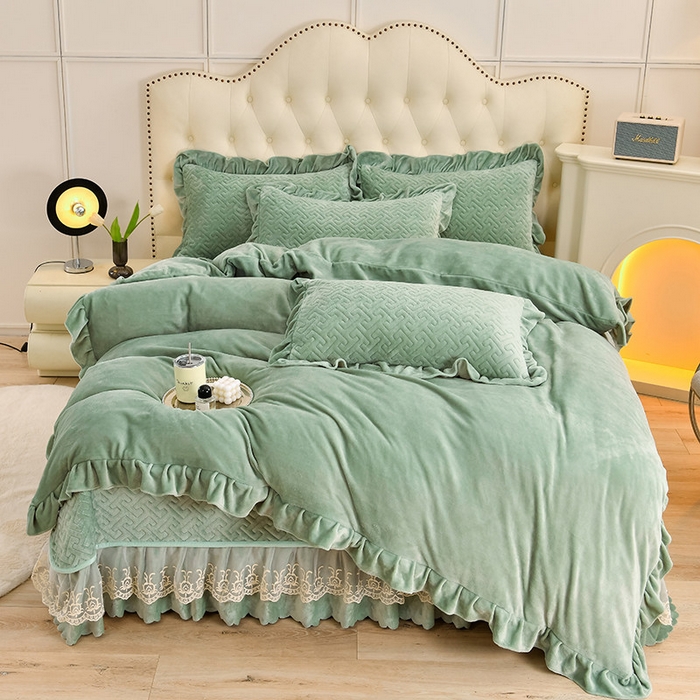91家纺网 家纺一手货源 找家纺 畅畅家纺 2024新款简约纯色牛奶绒夹棉床盖四件套 倾城-松石绿
