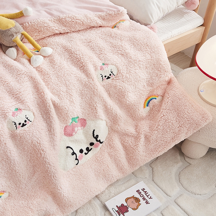 91家纺网 家纺一手货源 找家纺 丝涟家居 2025新款羊羔绒牛奶绒毛巾绣儿童脱卸被子 快乐小狗