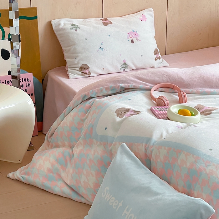 91家纺网 家纺一手货源 找家纺 圆岛 2024新款秋冬大版牛奶绒230全消光系列四件套 冬日小屋