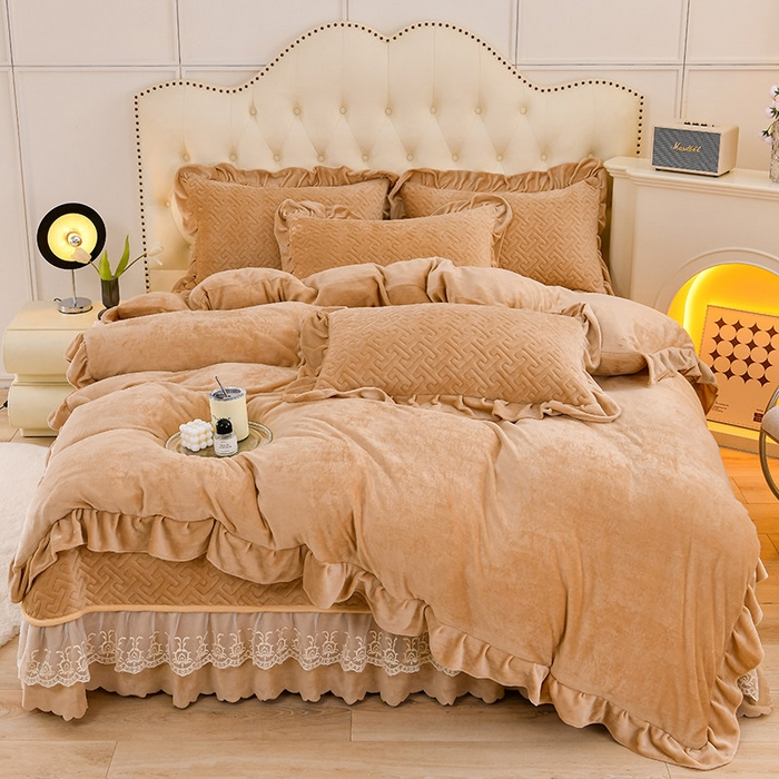 91家纺网 家纺一手货源 找家纺 畅畅家纺 2024新款简约纯色牛奶绒夹棉床盖四件套 倾城-卡其