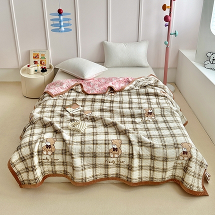 91家纺网 家纺一手货源 找家纺 源舜家纺 2025新款小清新印花牛奶绒床盖多用途盖毯系列 小熊泰迪