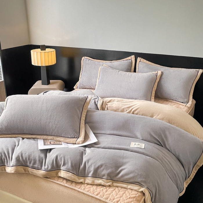 91家纺网 家纺一手货源 找家纺 欧邦 新款纯色双拼牛奶绒夹棉床笠四件套 浅灰+卡其