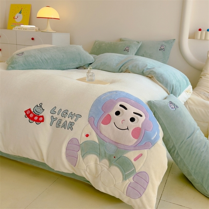 91家纺网 家纺一手货源 找家纺 （总）灰鲸 2025新款牛奶绒大版贴布绣四件套