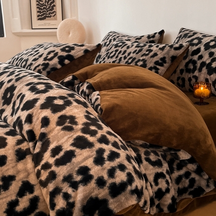 91家纺网 家纺一手货源 找家纺 （总）子曰 2025新款高克重兔毛绒保暖印花雕花四件套