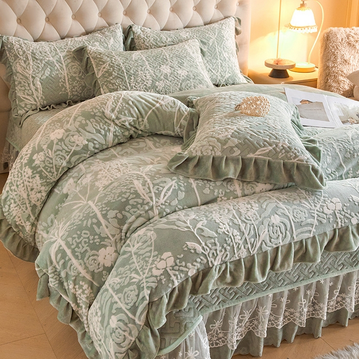 91家纺网 家纺一手货源 找家纺 畅畅家纺 2024新款11斤高克重新款韩版烂花牛奶绒床盖四件套系列 雾里看花-海藻青