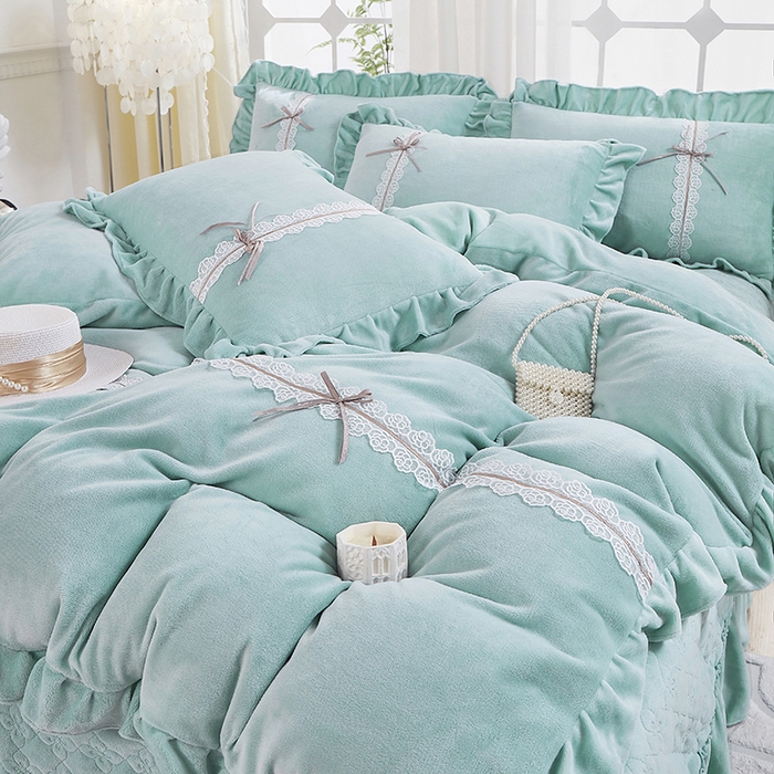 91家纺网 家纺一手货源 找家纺 卡迪亚家纺 2024新款牛奶绒床盖款公主风四件套-依琳系列 依琳-春湖绿