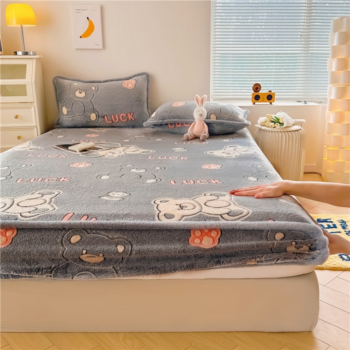 91家纺网 家纺一手货源 找家纺 喜居 喜居 2024新款雪花绒床笠印花牛奶绒床笠三件套单床笠 幸运小熊