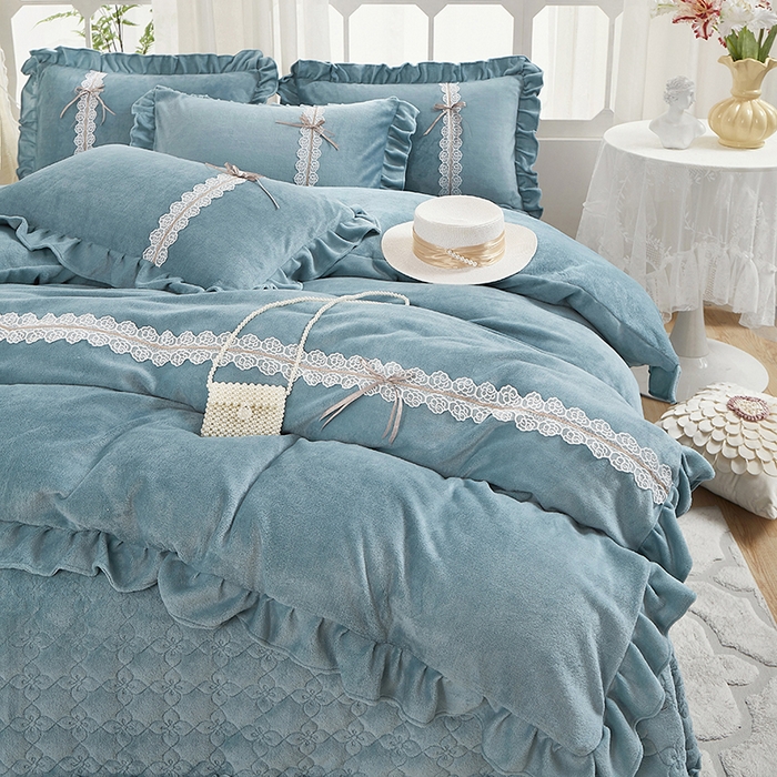 91家纺网 家纺一手货源 找家纺 卡迪亚家纺 2024新款牛奶绒床盖款公主风四件套-依琳系列 依琳-活力蓝