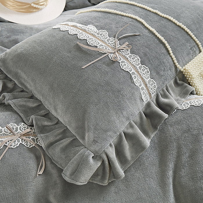 91家纺网 家纺一手货源 找家纺 卡迪亚家纺 2024新款牛奶绒床盖款公主风四件套-依琳系列 依琳-高级灰