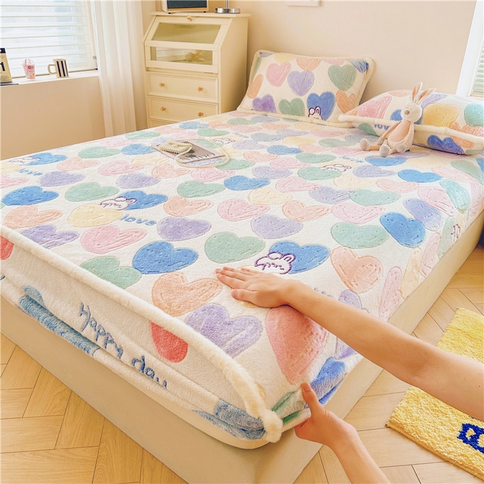 91家纺网 家纺一手货源 找家纺 喜居 喜居 2024新款雪花绒床笠印花牛奶绒床笠三件套单床笠 彩色爱心