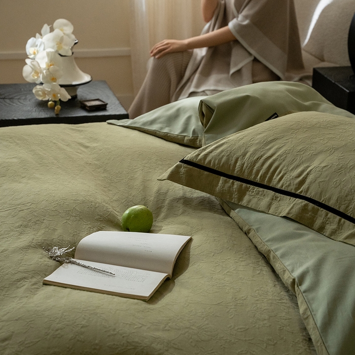 91家纺网 家纺一手货源 找家纺 2024新款老钱风复古秋冬全棉加厚立体浮雕磨毛四件套 橄榄绿