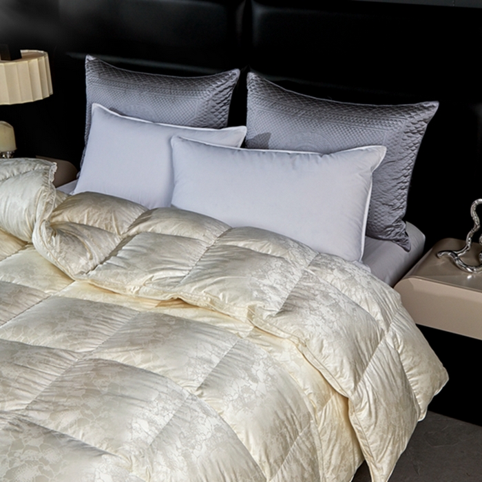 91家纺网 家纺一手货源 找家纺 静若居 2024新款羽绒被壳高精密真丝提花羽绒被壳单层防绒婚庆款 米黄