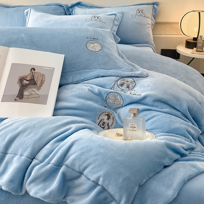 91家纺网 家纺一手货源 找家纺 新方向 2025新款全消光A类刺绣牛奶绒四件套-伊菲 伊菲-以太兰