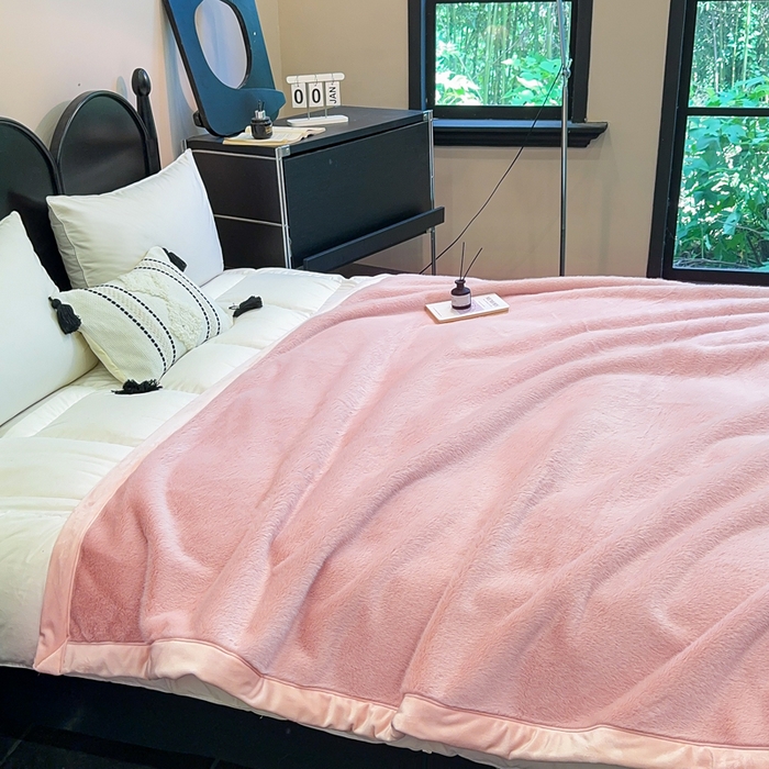 91家纺网 家纺一手货源 找家纺 2025新款纯色仿貂绒双面绒宝宝绒多功能休闲毯子办公室卧室复合毯子 粉色