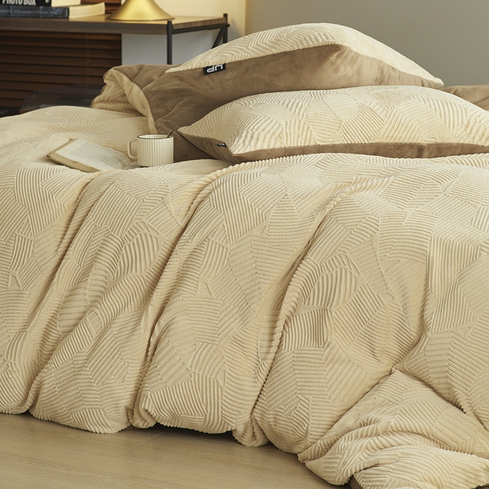 91家纺网 家纺一手货源 找家纺 千朵森 2024新款全消光烂花牛奶绒四件套-梵静系列 风格二 梵静-奶茶咖