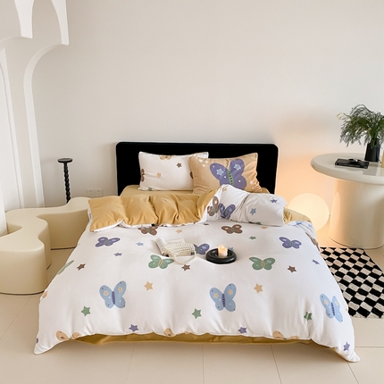 91家纺网 家纺一手货源 找家纺 时光里 2024新款数码印花牛奶绒四件套 梦蝶