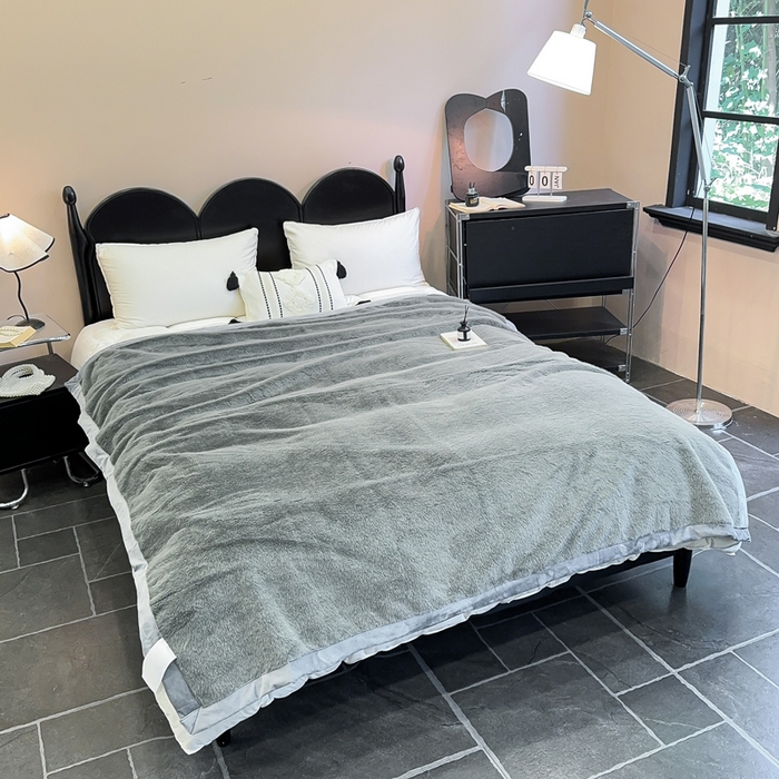 91家纺网 家纺一手货源 找家纺 2025新款纯色仿貂绒双面绒宝宝绒多功能休闲毯子办公室卧室复合毯子 浅灰