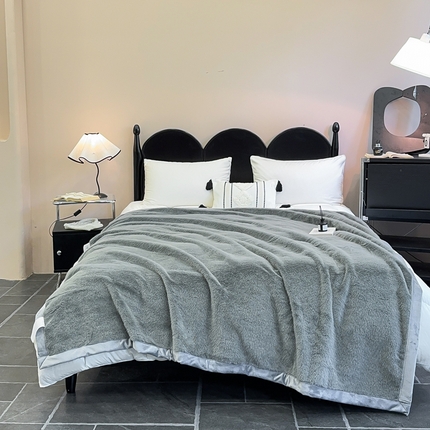 91家纺网 家纺一手货源 找家纺 2025新款纯色仿貂绒双面绒宝宝绒多功能休闲毯子办公室卧室复合毯子 浅灰