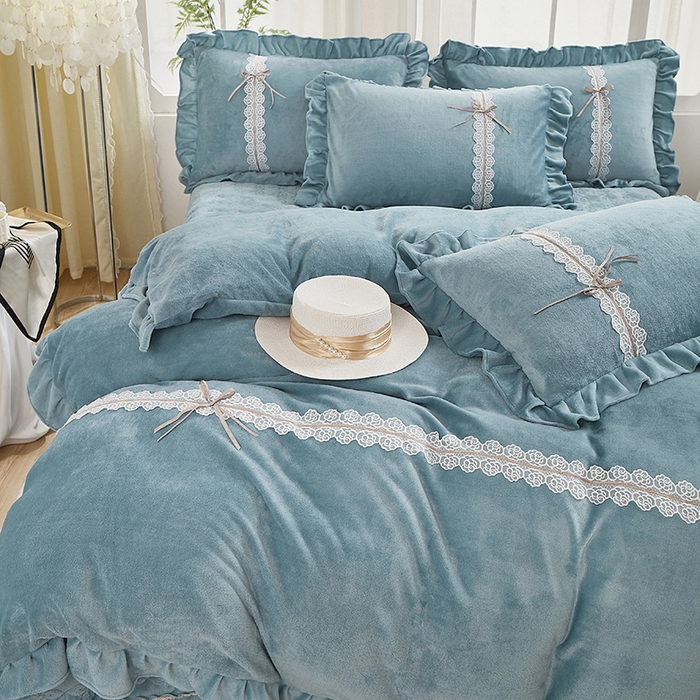 91家纺网 家纺一手货源 找家纺 卡迪亚家纺 2024新款牛奶绒床盖款公主风四件套-依琳系列 依琳-活力蓝