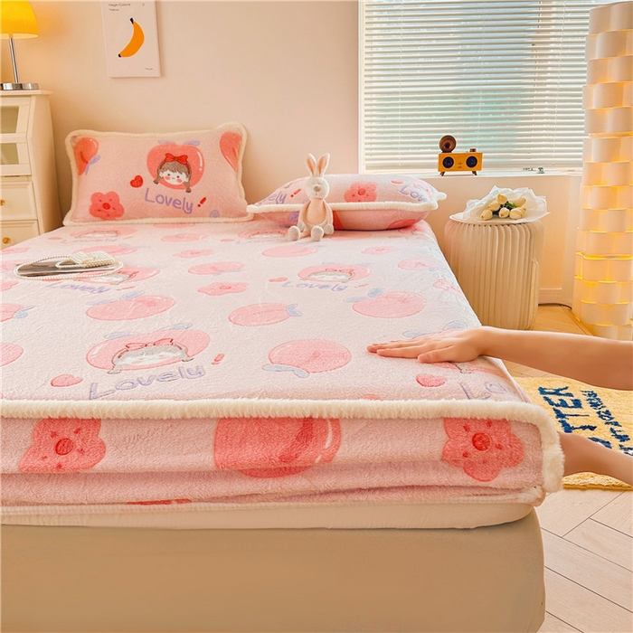 91家纺网 家纺一手货源 找家纺 喜居 喜居 2024新款雪花绒床笠印花牛奶绒床笠三件套单床笠 桃子女孩