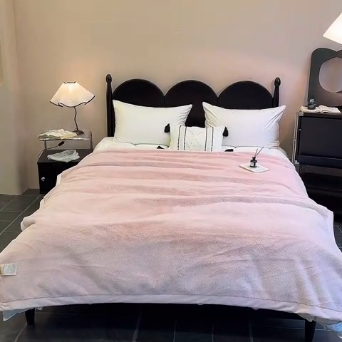 91家纺网 家纺一手货源 找家纺 2025新款纯色仿貂绒双面绒宝宝绒多功能休闲毯子办公室卧室复合毯子 粉色