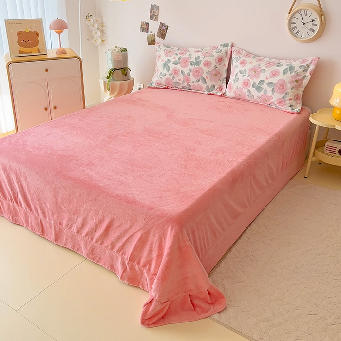 91家纺网 家纺一手货源 找家纺 大柏树 2025新款A类高克重亲肤舒适牛奶绒印花四件套-四件套可定制 朵柔-粉